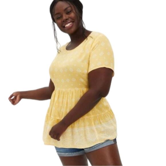 Torrid Yellow White Design Back Button Keyhole Tiered Top Contemporary Feminine - Picture 1 of 12